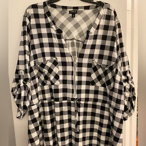 Torrid Size 5 long sleeve black and white plaid dress shirt